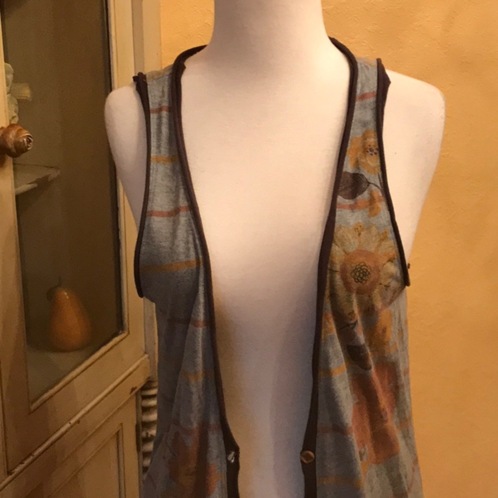 Vest NWT